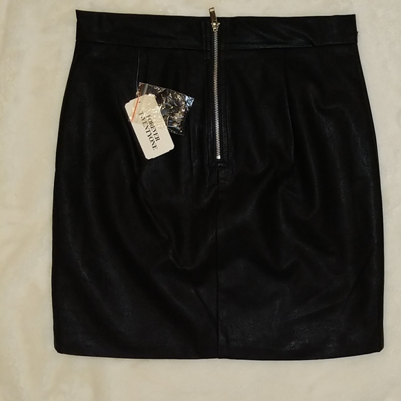 Faux leather skirt - Picture 2 of 5
